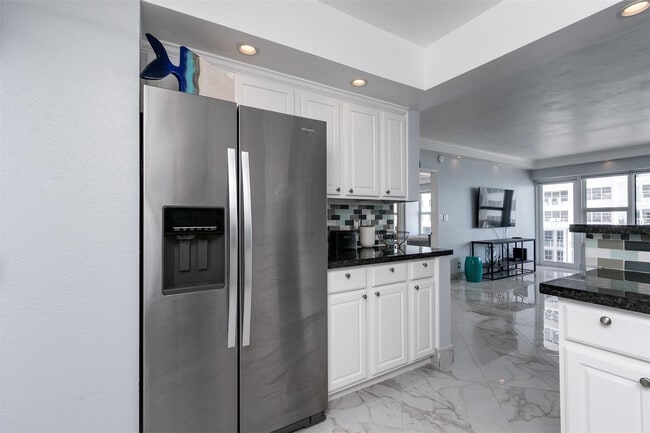 Building Photo - 3700 Galt Ocean Dr