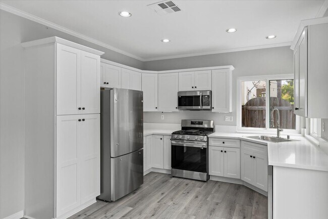 Kitchen - 720 Foxhall Ct