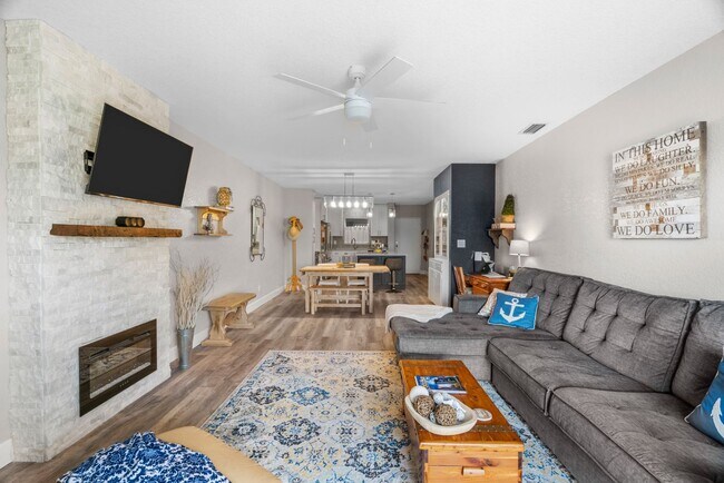Building Photo - Waterfront Views with $1,000 Off First Mon...
