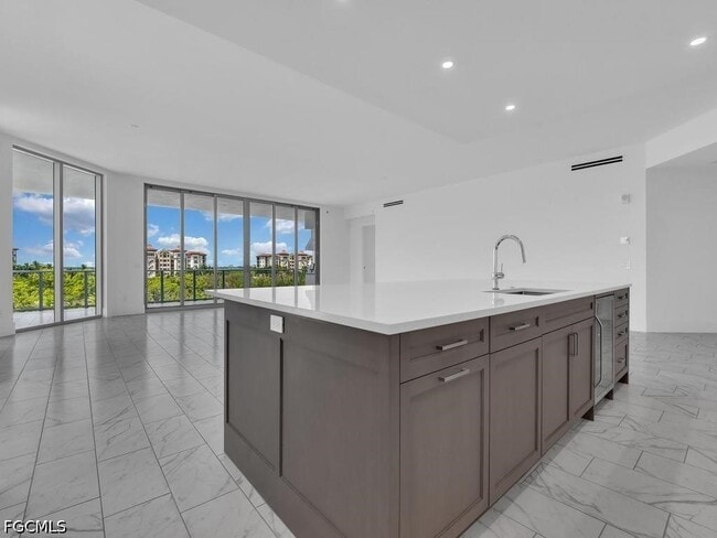 Building Photo - 4810 Pelican Colony Blvd