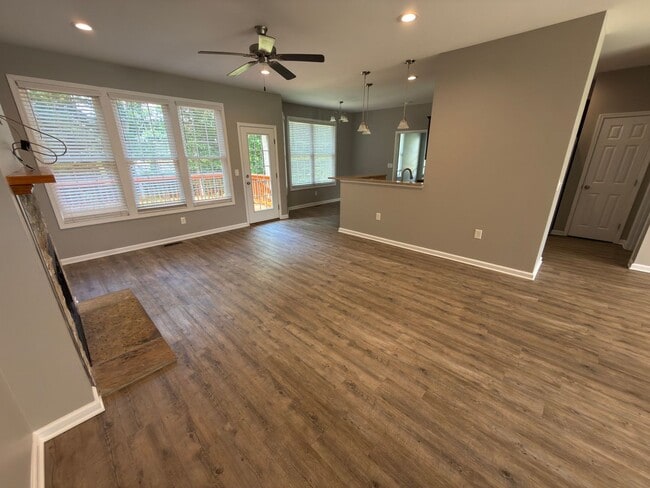 Building Photo - Beautiful Three Bedroom, Two and a half Bath home available in River Wood of Fairlawn