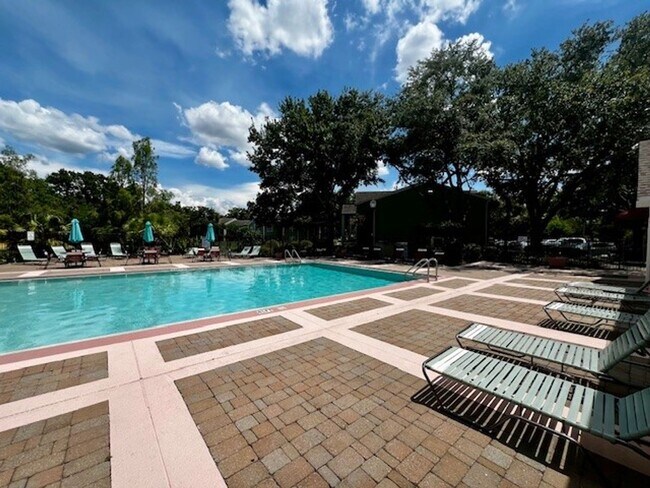 Building Photo - MOVE IN NOW!! Gated community Miriada! 1st floor 1X1.5 bath condo near pool area!!! Laminate wood...