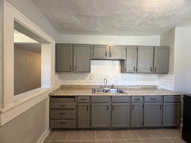 Building Photo - 5801 Wabash Ave