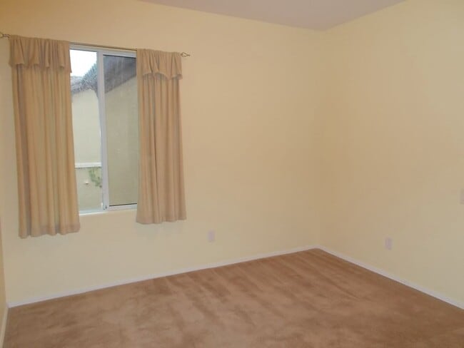 Building Photo - Spacious 2 Bedroom + Den, 2 Bath Condo in a Gated Community