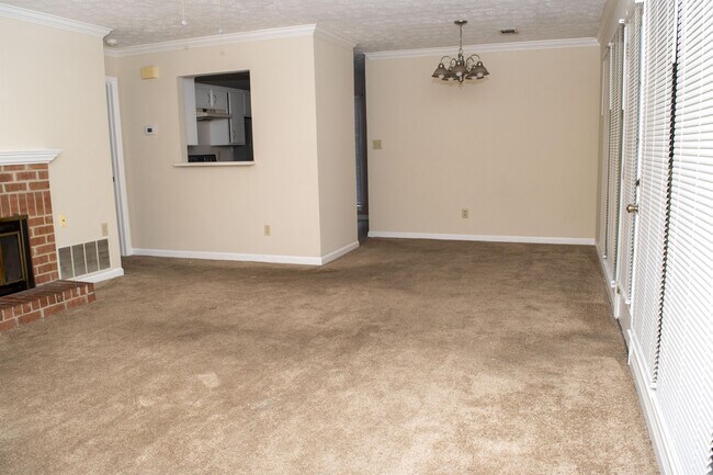 Building Photo - 1615 Woodmere Loop