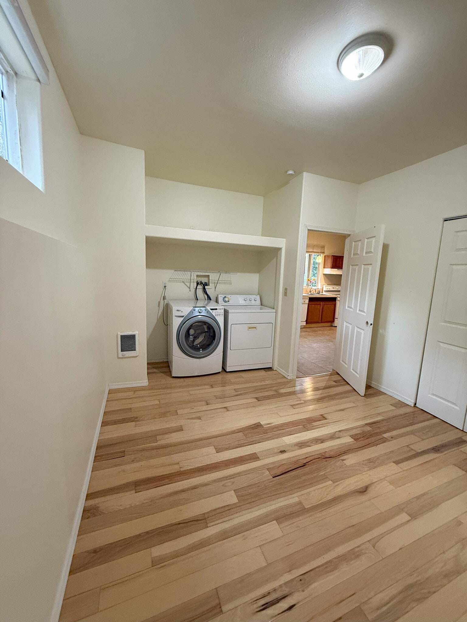 Building Photo - 11425 Juanita Dr NE