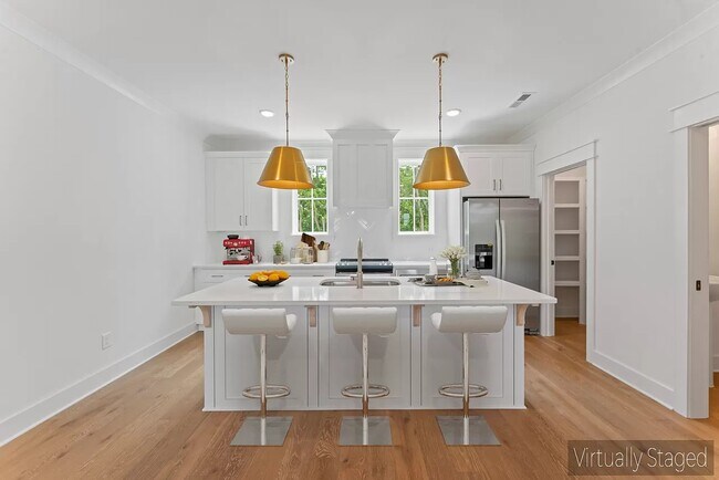 Building Photo - 2033 Maple Vw Ln