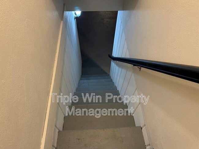 Building Photo - 1045 N Florissant Rd