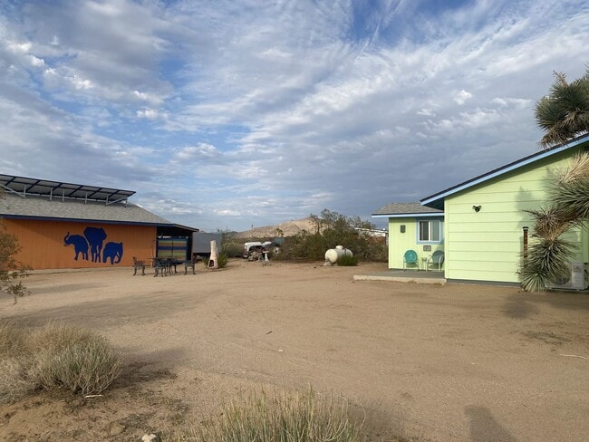 Building Photo - Furnished 2BR Joshua Tree Retreat | Ideal for 3–6 Month Stay |