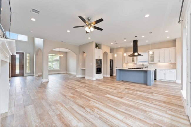 Building Photo - 4310 Fernwood Dr