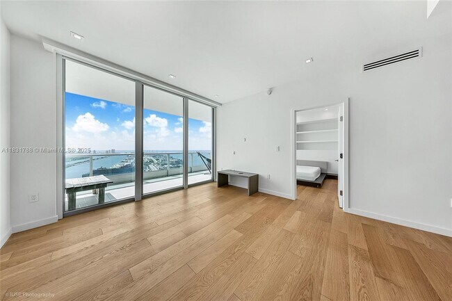 Building Photo - 900 Biscayne Blvd