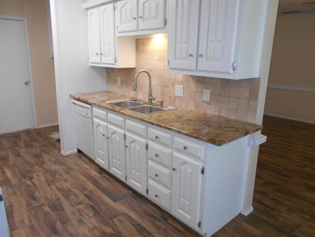 Building Photo - 5739 Emory St