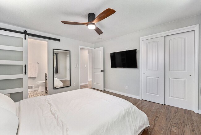 Building Photo - $500 OFF RENT!!!! STUNNING 5BD/3BA Home in...