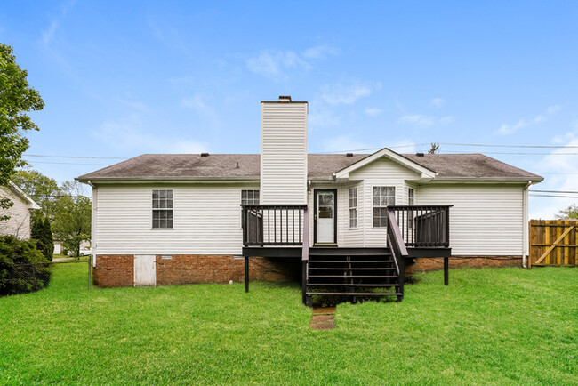 Building Photo - Modern 3 Bedroom Home in Clarksville, TN!