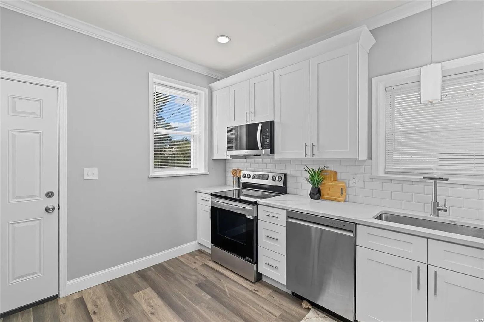 Building Photo - 4406 Ellenwood Ave