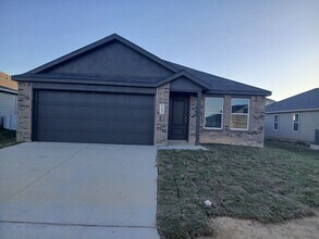 Building Photo - 732 Canyon Run