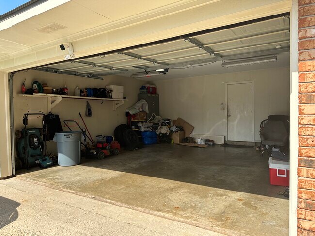 Building Photo - 8641 Chalmette Dr