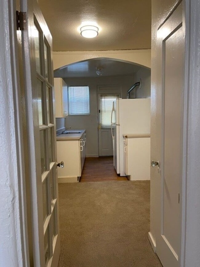 Building Photo - Quaint Studio, Freshly Painted, in Central Berkeley