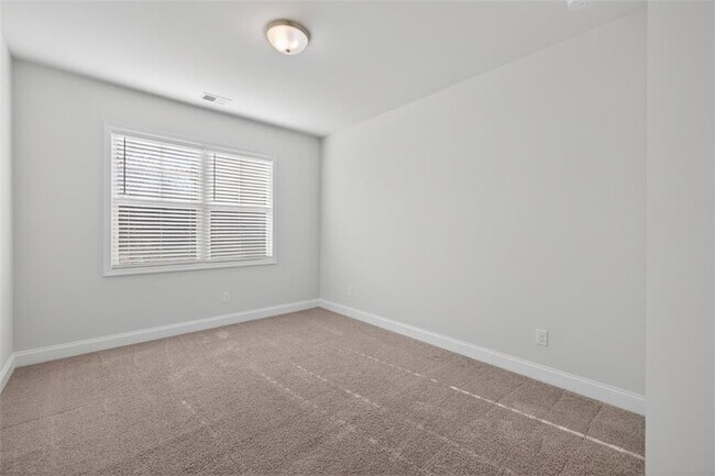 Building Photo - 3861 Heirloom Loop Ct NE