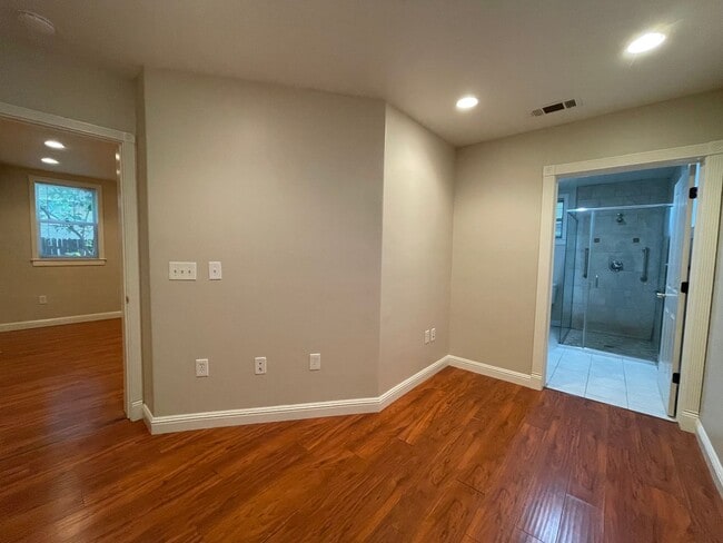 Building Photo - Spacious 2 Bedroom, 2 Bath, 2 Car Garage with Washer Dryer!