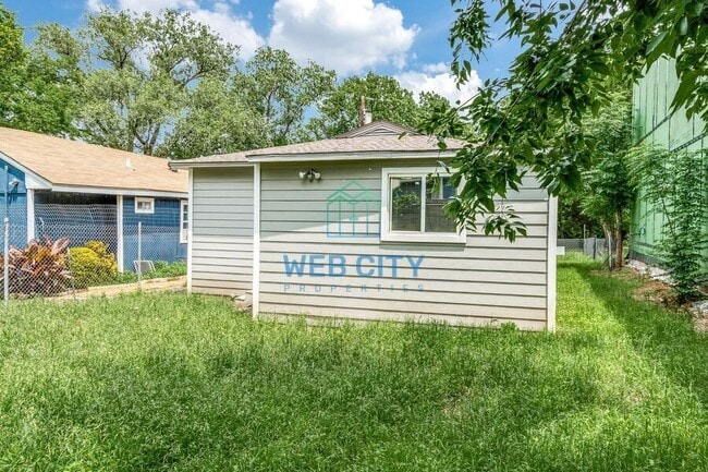 Building Photo - 405 Viaduct St