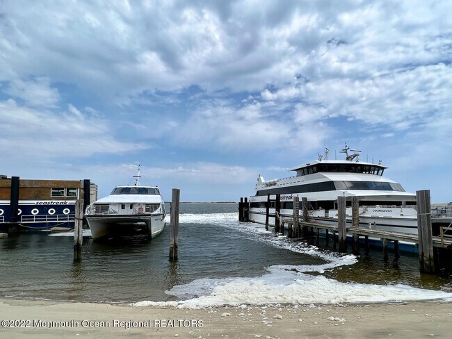 Building Photo - 324 Shore Dr