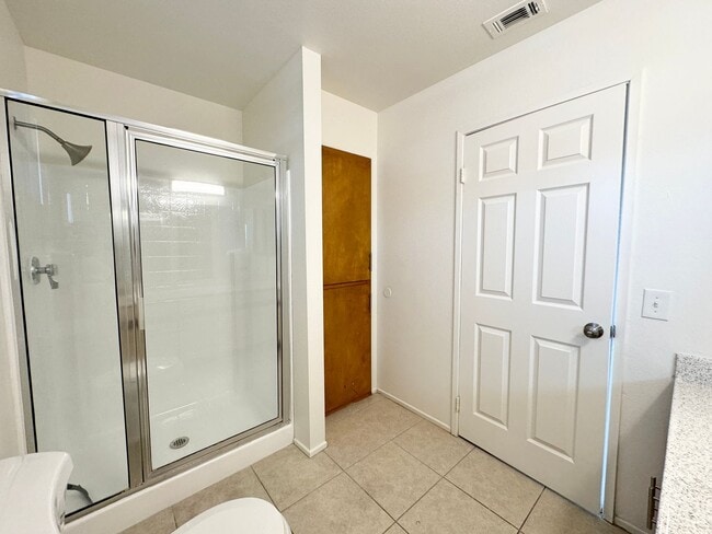 Building Photo - AVAILABLE NOW!!! 2 Bedroom / 2 Bath Apartment in Cathedral City!