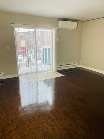 Primary Photo - 1902 N Green Ln N