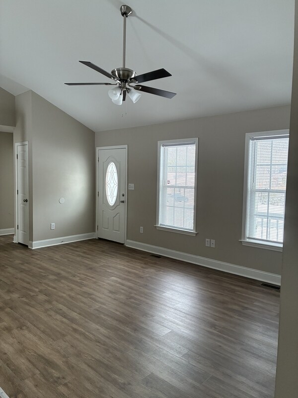 Building Photo - 231 Summerpine Pl