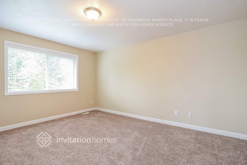 Building Photo - 3525 Crystal Ridge Dr SE