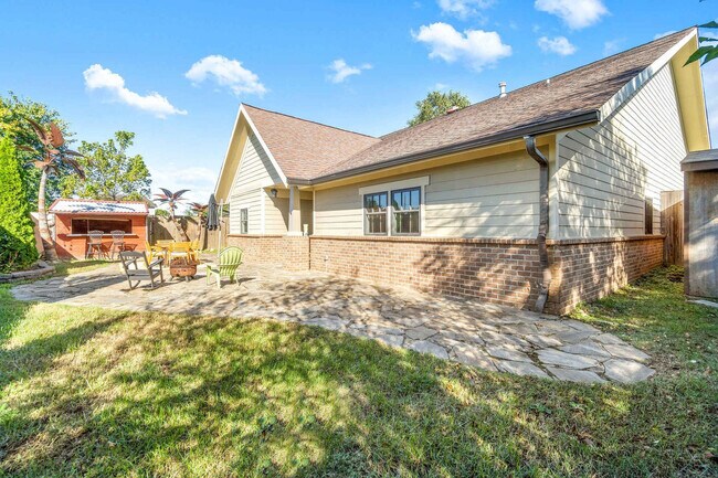 Building Photo - 209 Windmeade Cir