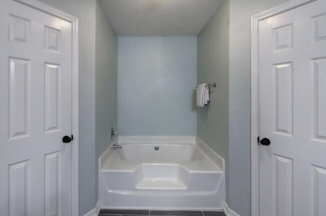 Building Photo - 8271 Branston Dr