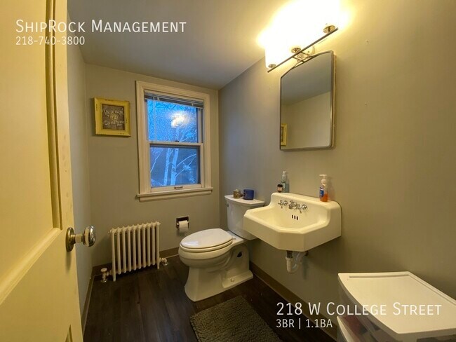 Building Photo - 218 W College St