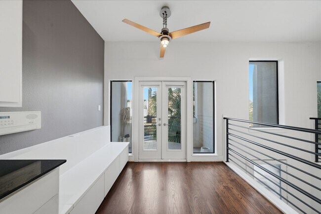 Building Photo - 1628 Van Buren St