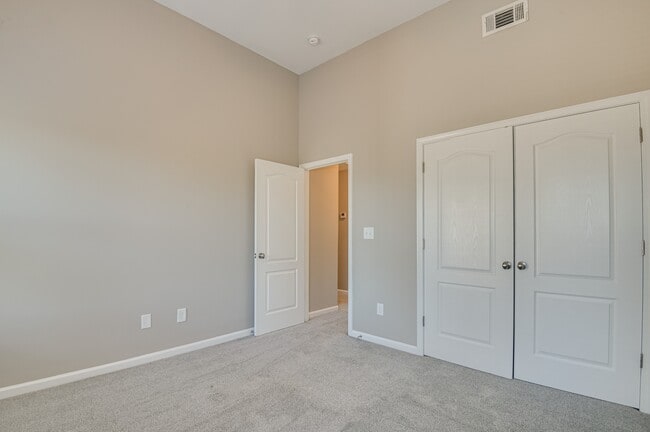 Building Photo - 848 Tyler Woods Dr