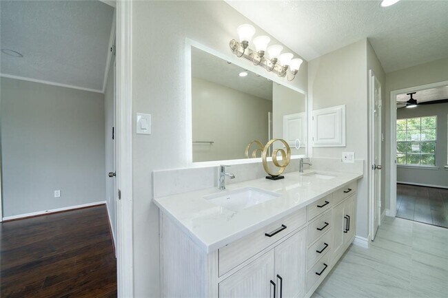 Building Photo - 619 Green Belt Dr