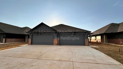 Building Photo - 11419 N University Ave