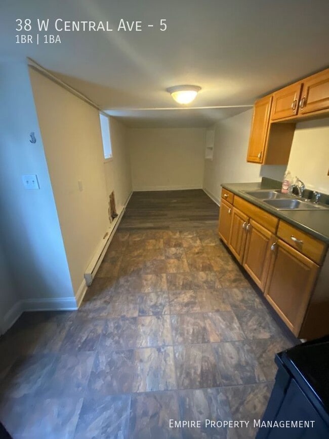 Building Photo - 38 W Central Ave