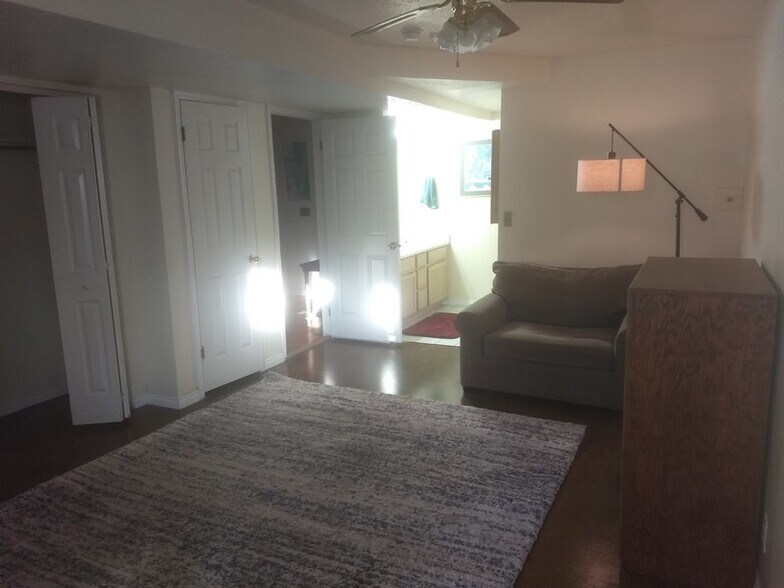 Building Photo - 1171 Country Ridge Dr