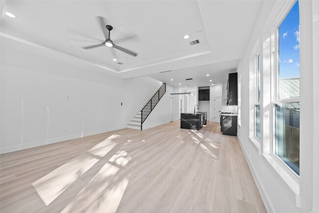 Building Photo - 4321 Rogers St