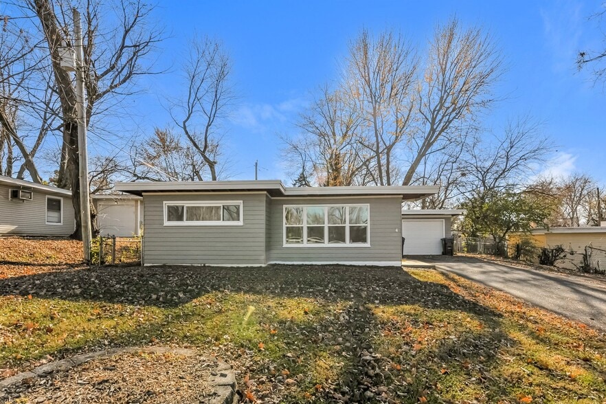 Building Photo - 4 Redwood Dr