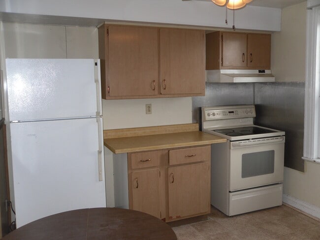 Kitchen - 223 Halket St