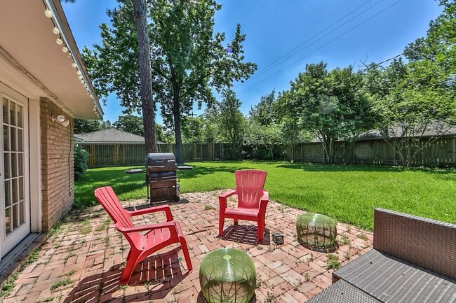 Building Photo - 5511 Kinglet St