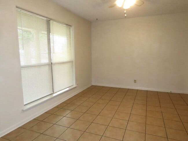 Building Photo - Whitehouse ISD! Spacious 3 Bedroom, 2 Bath...