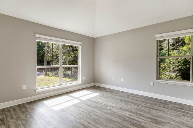 Building Photo - Spacious 4-Bedroom / 3 Bathroom + Office c...