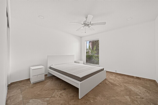 Building Photo - 3303 W Greenridge Dr