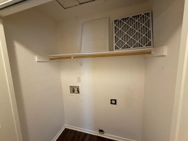 Building Photo - 6709 Duplex