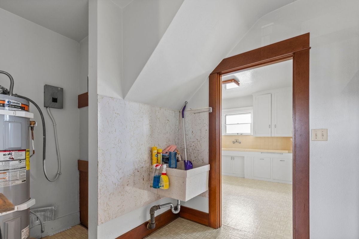 Building Photo - 205 Court St