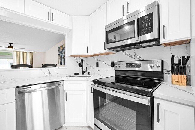 Building Photo - 400 SE 10th St