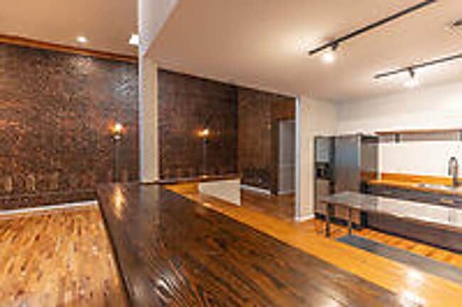 Building Photo - New Listing!